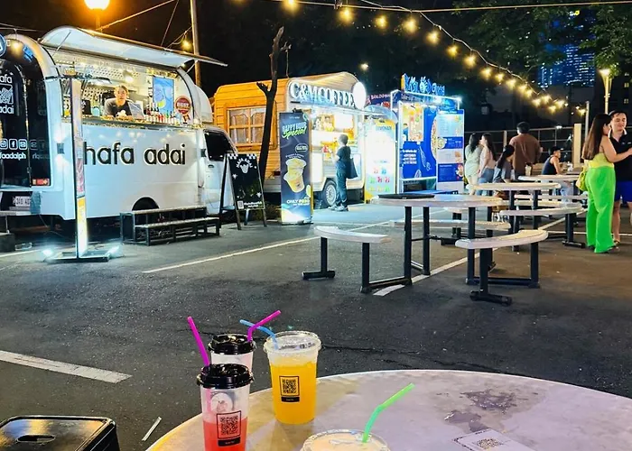 Kd's - Fast Wifi, Netflix , Pool , Karaoke Apartment