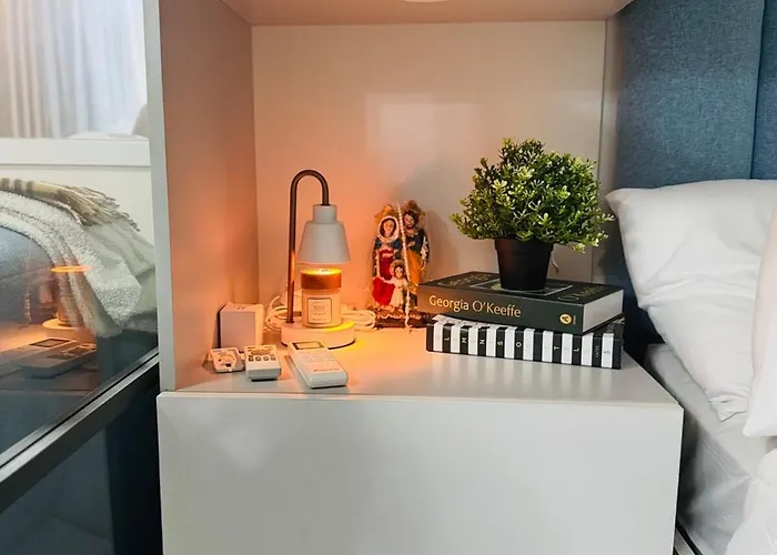 Kd's - Fast Wifi, Netflix , Pool , Karaoke Apartment *
