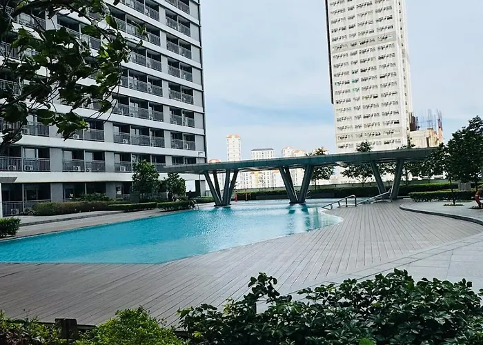 Kd's - Fast Wifi, Netflix , Pool , Karaoke Apartment Manila