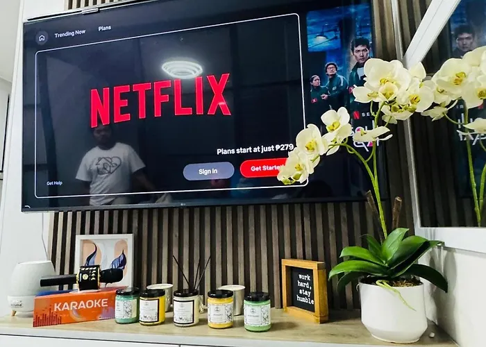 Kd's - Fast Wifi, Netflix , Pool , Karaoke