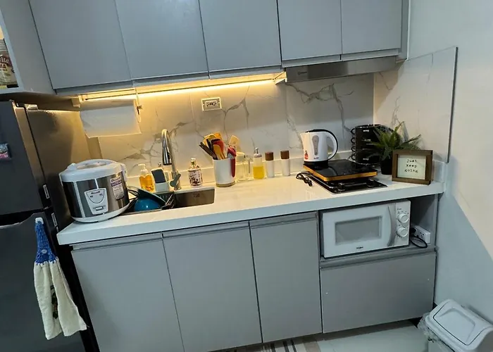 Kd's - Fast Wifi, Netflix , Pool , Karaoke Apartment *
